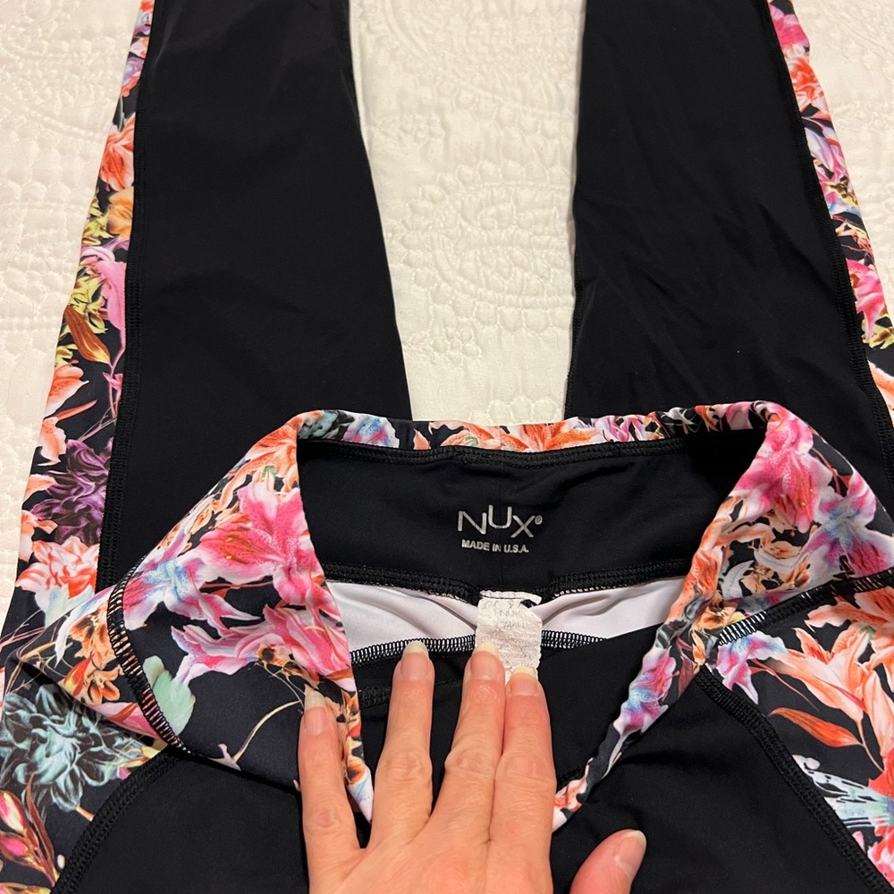 Nux leggings in black with side floral print - Picture 4 of 4